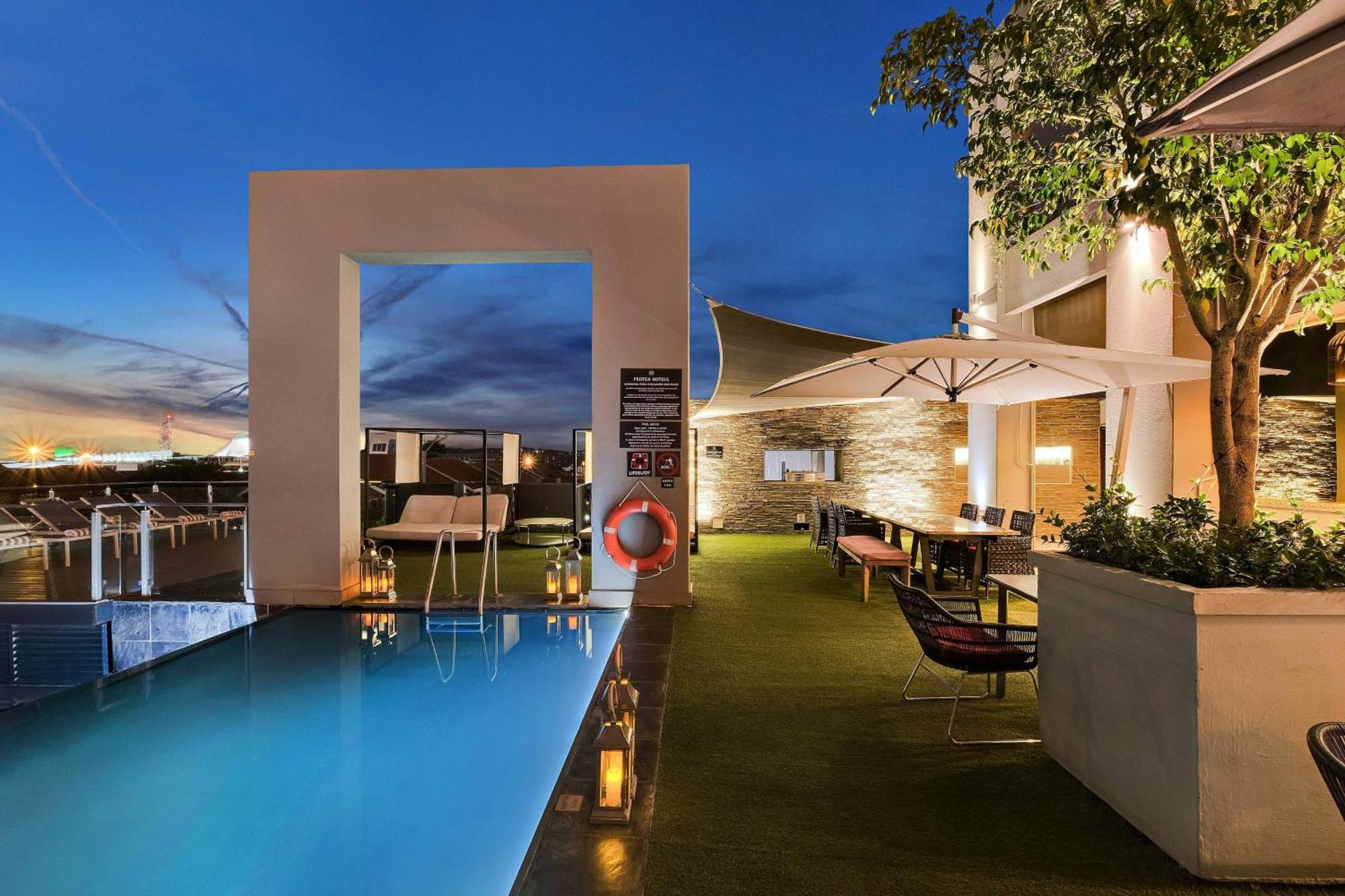 Protea Hotel Fire & Ice! By Marriott Pretoria Menlyn מראה חיצוני תמונה