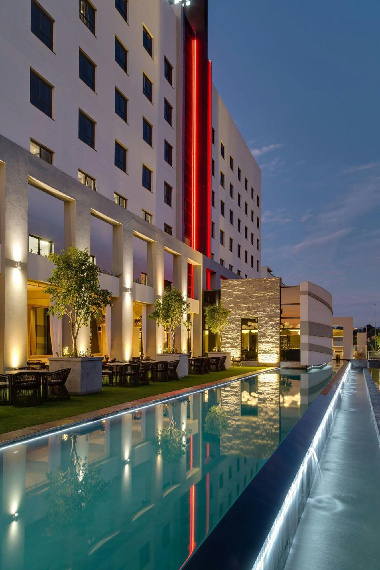 Protea Hotel Fire & Ice! By Marriott Pretoria Menlyn מראה חיצוני תמונה