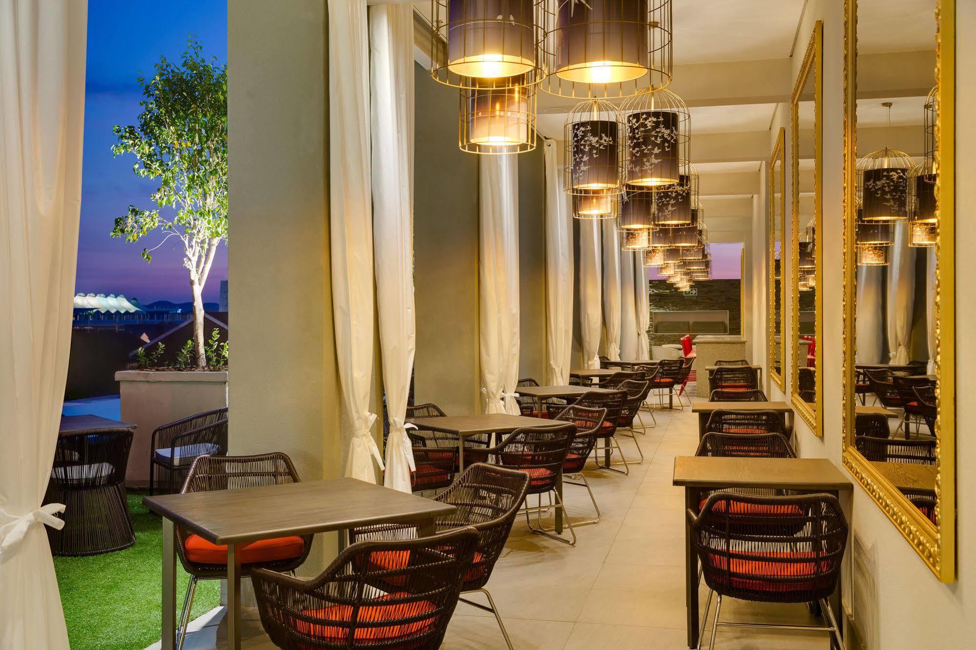 Protea Hotel Fire & Ice! By Marriott Pretoria Menlyn מראה חיצוני תמונה